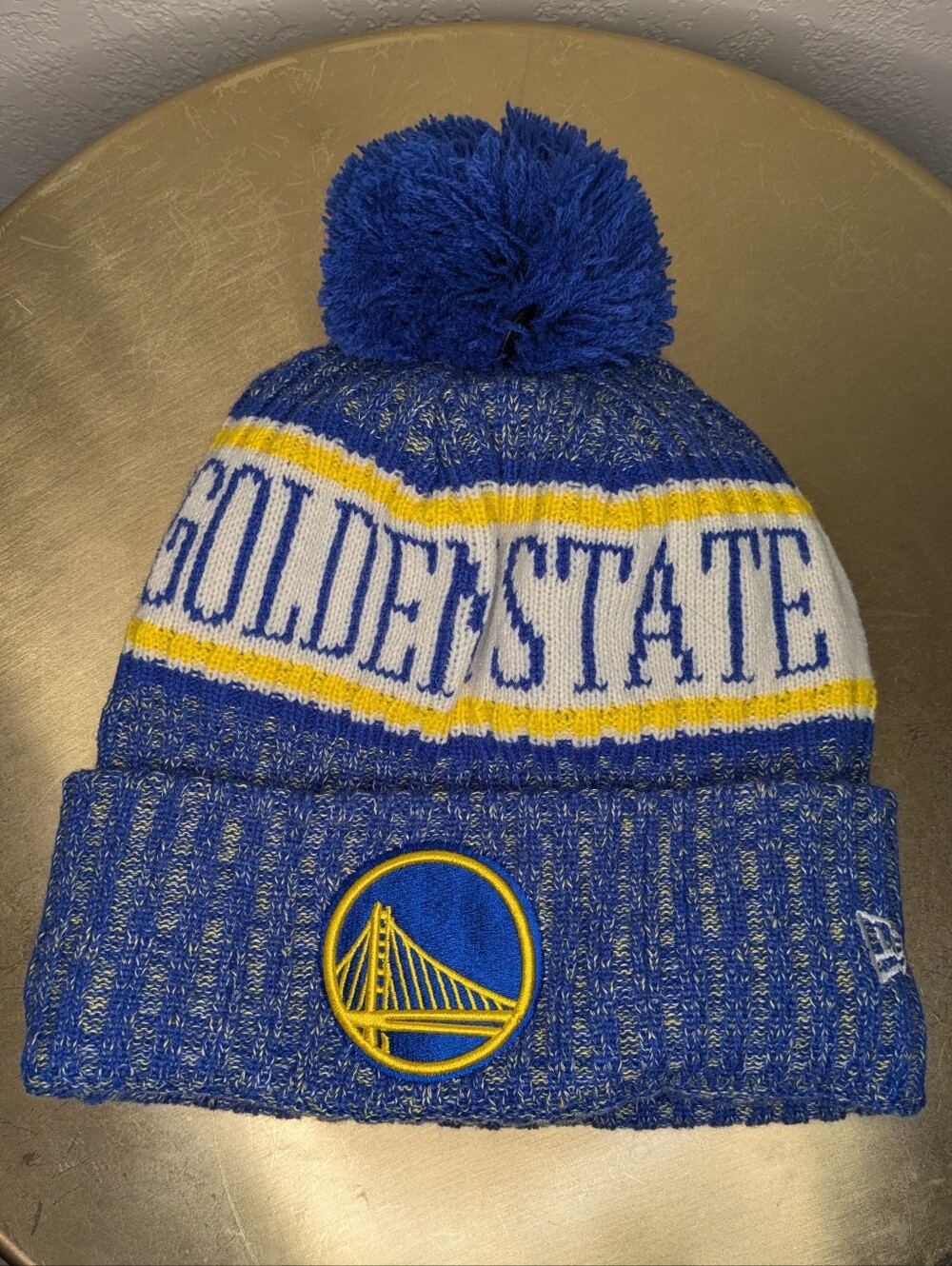 New Era Golden State Warriors NBA Sideline Sport Cuffed Pom Knit Beanie Hat
